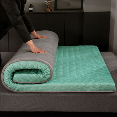 Topper de matelas en mousse de mémoire infusé en gel avec couvercle hypoallergénique et garantie de 10 ans